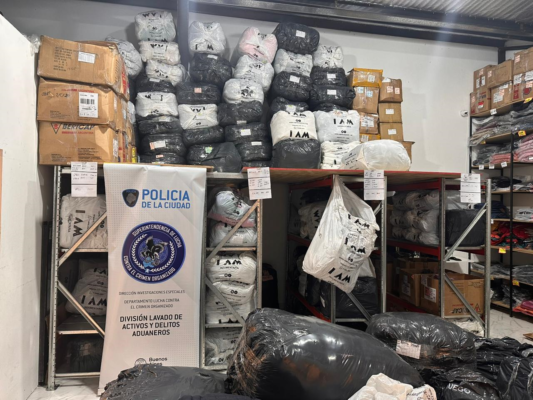 La-Policia-de-la-Ciudad-incauto-unos-30-millones-de-pesos-en-camperas-de-contrabando