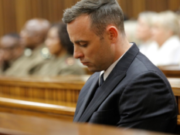 El atleta sudafricano Oscar Pistorius obtiene la libertad condicional diez años después de matar a su novia