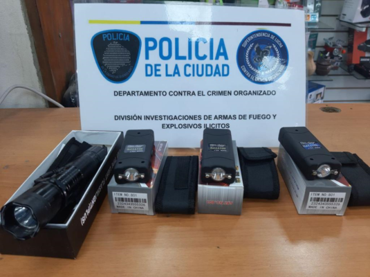 Incautan-en-Balvanera-picanas-disimuladas-en-linternas-y-gas-pimienta