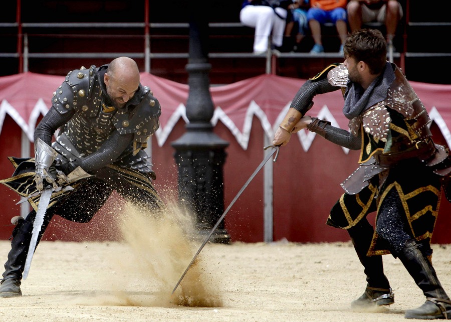 Un combate en una fiesta medieval.