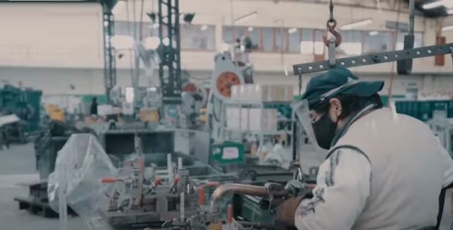 trabajador-en-industria