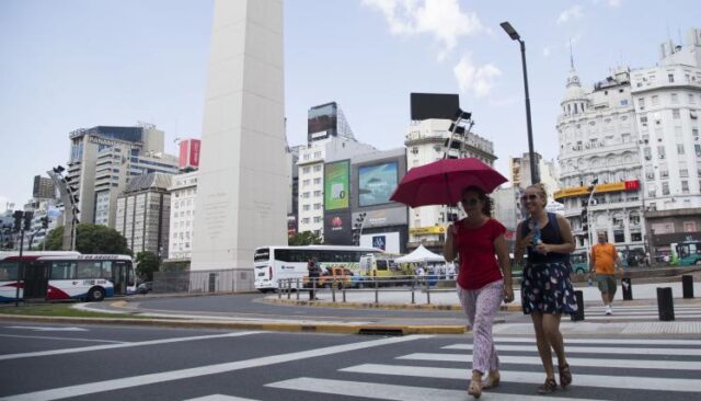 Consejos-del-Gobierno-porteno-para-cuidarse-ante-las-altas-temperaturas-scaled-1