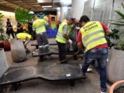 Operativo desalojo de personas que dormían en el Aeroparque Jorge Newbery