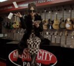 Ashley Barron lanza el sencillo “Betrayed” antes del lanzamiento de su álbum ‘Checkmate