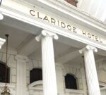 La cantante Belén Mackinlay se presenta en el emblemático Claridge’s Bar