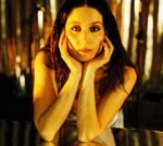 Francisca Valenzuela cruza las fronteras del amor con su sencillo “Continente”