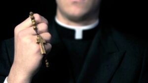 fotosacerdote1-300x169-1
