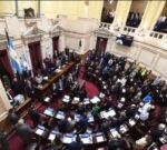 Los senadores decidieron no aumentarse los salarios