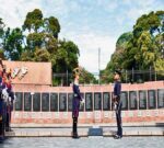 Ceremonia de cambio de guardia en el Cenotafio de Retiro