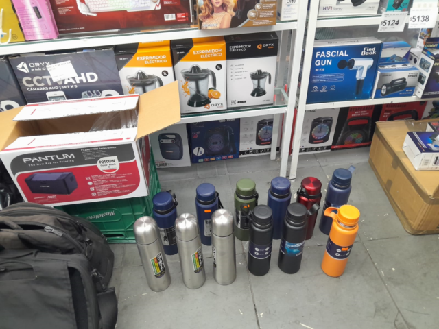 Secuestraron-mas-de-2.300-termos-potencialmente-toxicos-para-la-salud-que-estaban-a-la-venta