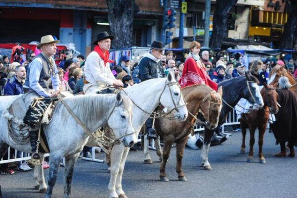 La-Feria-de-Mataderos-celebrara-el-Dia-de-la-Independencia-con-un-homenaje-a-Mercedes-Sosa-scaled-1