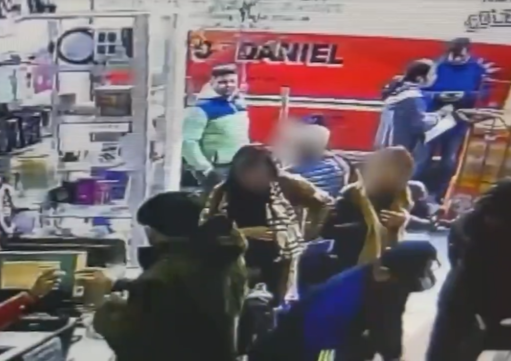 Policía de la Ciudad detiene a 3 punguistas en pleno robo