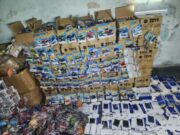 Decomisan juguetes y cosméticos truchos en el barrio de Balvanera