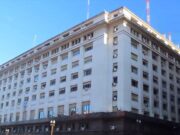 Argentina con alarmante retroceso en crecimiento: el único país de América Latina en marcha atrás