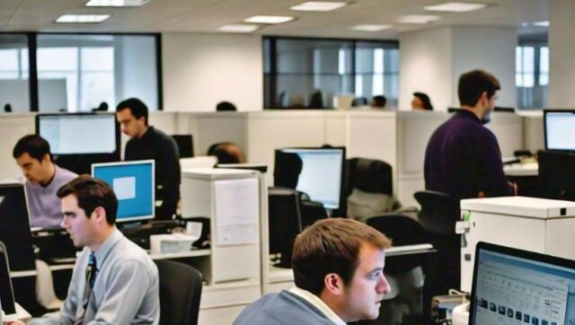 oficina-con-trabajadores-en-computadoras-con-meta-ai