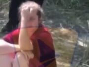 Ahogó a sus hijos , luego se sentó y sonrió por su terrible crimen