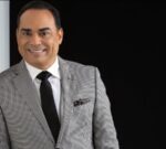 Gilberto Santa Rosa en concierto llega al icónico Teatro Palace en Stamford, Connecticut