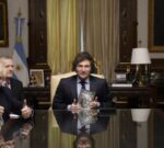 La foto de Javier Milei que advierte una prominente papada