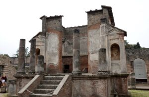 Templo-de-Isis-en-Pompeya-300x195-1