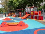 Un patio de juegos que combina diseño y seguridad