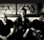 El trío de gothabilly de Manchester INCA BABIES lanzó último álbum ‘Ghost Mechanic Nine’