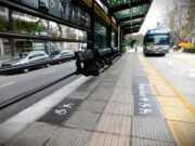 Pictogramas en colectivos de la Ciudad para un viaje más inclusivo