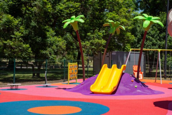 Un-nuevo-espacio-de-juego-en-Plaza-Rusia-para-divertirse-en-familia-scaled-1