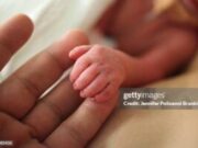 Dos abuelas fueron a la morgue a reconocer el cuerpo de su nieto y lo hallaron respirando