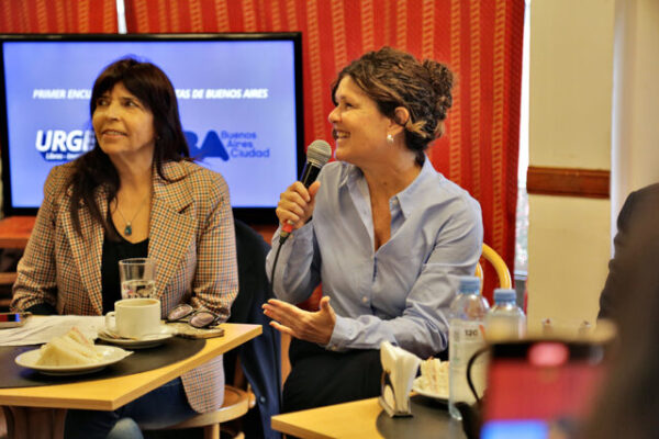 el-primer-encuentro-de-periodistas-y-libros-en-Buenos-Aires-scaled-1