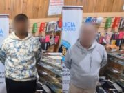 Cayeron en Flores dos locales que vendían celulares robados