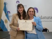 Reconocimiento porteño para la joven creadora de un robot que asiste a adultos mayores