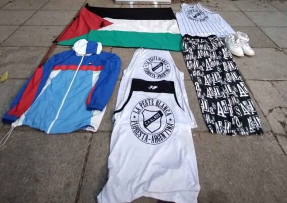 Allanan-a-la-barra-de-All-Boys-por-los-actos-antisemitas-contra-Atlanta-y-secuestran-una-mascara-ropas-y-una-bandera-palestina-scaled-1