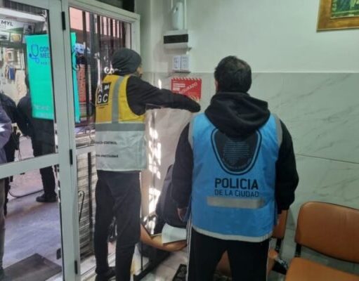 Médicos falsos y recetas truchas en centro ilegal de salud