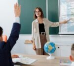 El Gobierno lanzó una línea telefónica 0800 buchón para perseguir docentes y estudiantes en las escuelas públicas