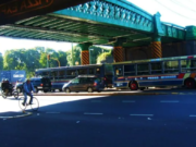 Dos jóvenes heridos tras impactar contra el asfalto en Palermo