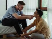 Los hombres mujeriegos suelen terminar en relaciones con otros hombres