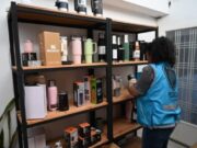 Desarticulan red que vendía artículos falsificados por WhatsApp