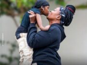 No es mi hija, es mi novia de 1,09 M