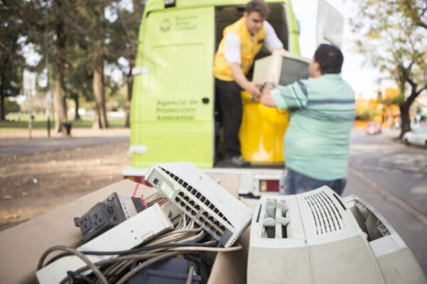 La-Ciudad-recibe-residuos-de-aparatos-electricos-y-electronicos-scaled-1