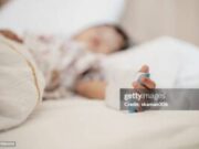 Un adolescente se introdujo una pila en el ano para adquirir «más energía»