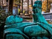 Pidió ser enterrado mirando para siempre a su esposa