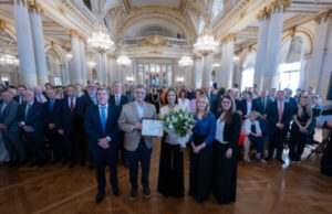 La Legislatura distinguió a De Langhe como Personalidad Destacada