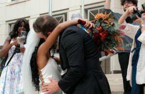 Una encuesta revelaria que la edad en la que se conoce el amor de la vida es entre los 26 y 28 años