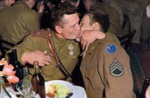 fotosoldadosbeso1-300x196-1