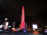 El Obelisco brilló con el inicio oficial de la Navidad porteña