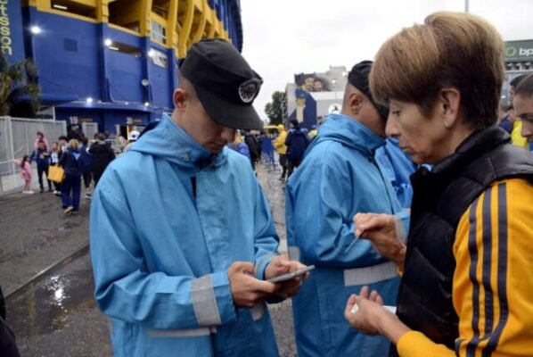 Mas-de-175-personas-quisieron-entrar-sin-entrada-en-La-Boca-scaled-1