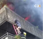 Salvó a sus perros y logró escapar ilesa de las llamas