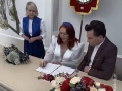 Se casó con su propio hijo adoptivo: Ella 53 y él 22