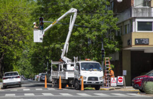 Más seguridad en las calles: la Ciudad sumó semáforos y reductores de velocidad