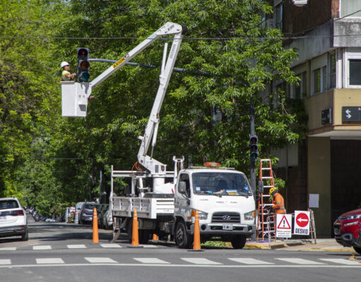 Más seguridad en las calles: la Ciudad sumó semáforos y reductores de velocidad